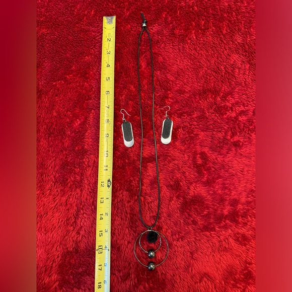 Necklace And Earrings - Picture 4 of 6